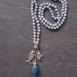 GEKNOOPTE KETTING VAN ANGELIET KRALEN - € 19,-